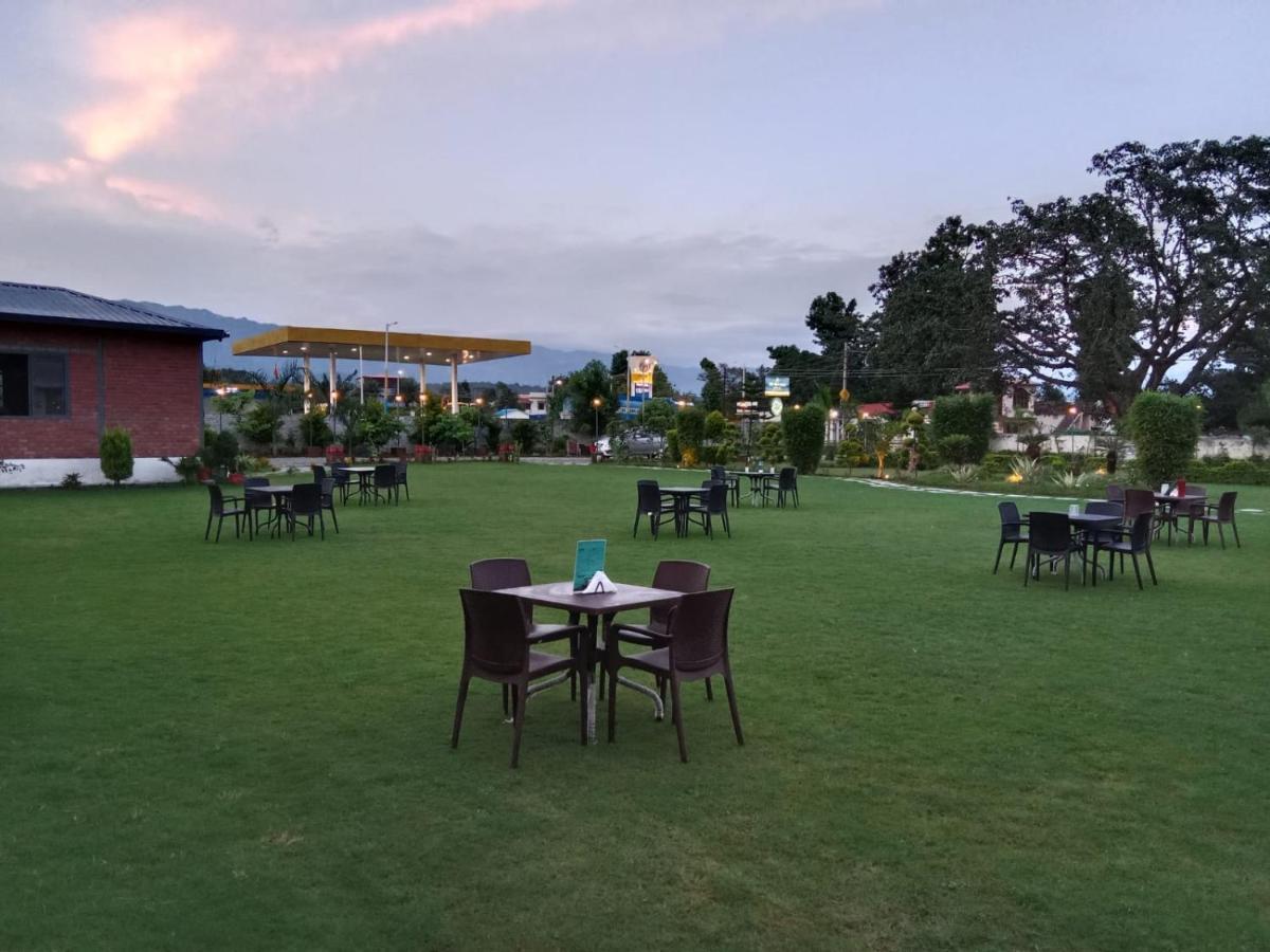 Aar Resort & Spa Jhājra Buitenkant foto